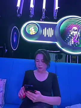 Eva10069 - ktv全裸5分钟