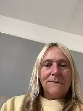 Blondnboujee53