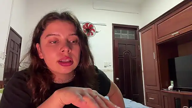 KayleneLoukanis - many sensual air kisses😘