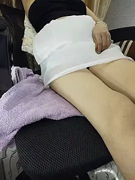 Hara_lusia83 - The girl is sexy, big, and seductive.