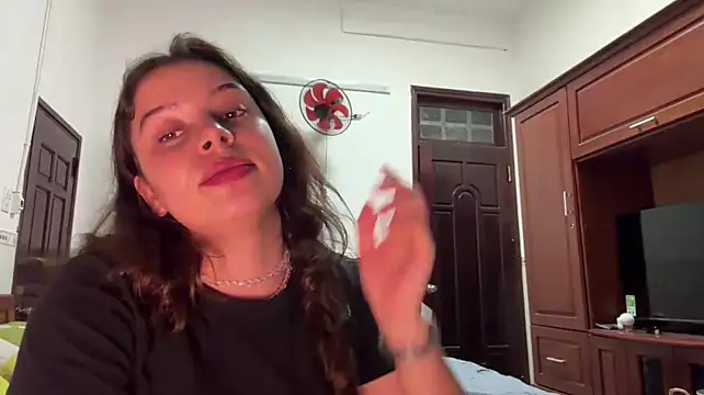 KayleneLoukanis - many sensual air kisses😘