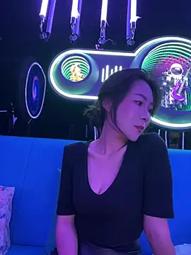 Eva10069 - ktv全裸5分钟