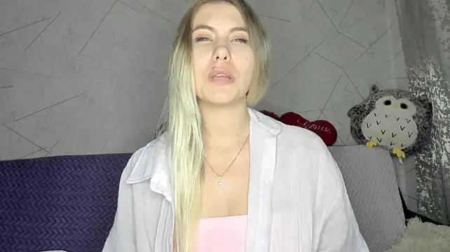 KatieLesco - SHOW MY LONG TONGUE