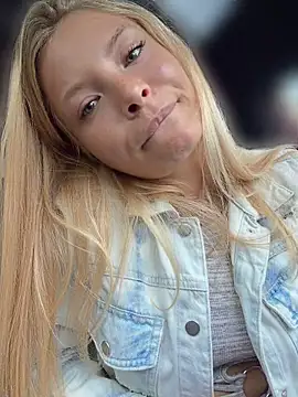 AnastasiaAniess - :heart: Cuddles for me?