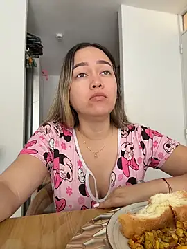 Danielavegax - Warm my pussy with my fingers, daddy