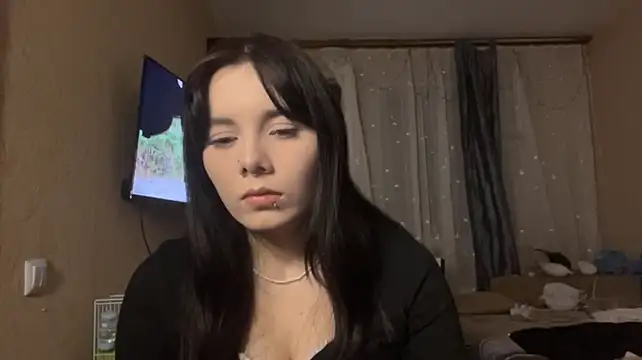 Alicehollywood - show wet tobgue