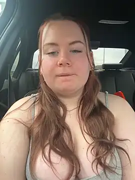 ItsLittleLola - Show My Pussy In Doggy