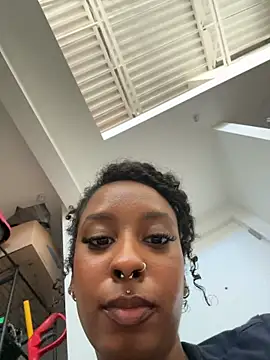 Your_Paris - 😈 finger my pussy 😈