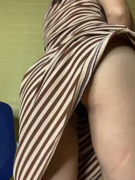 NINA2102 - apply oil to the buttocks