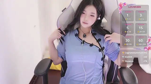Kitty_baby77 - 完成任务 无内M腿5分钟 最后一个完成可控制小粉5分钟