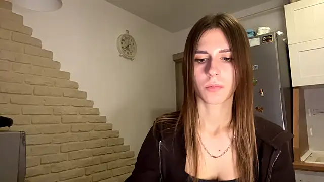 ZaraGuyette - touch shoulder