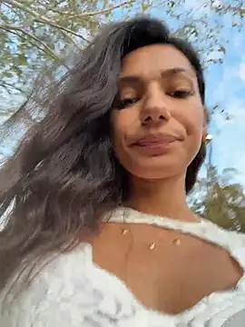 -_MiaQueen_- - Ask stranger "do you want massage"?