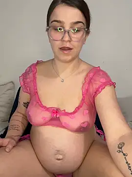 Joeystaciee - Naked doggy pose + butt plug 10 mins