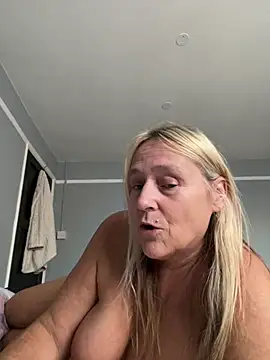 Blondnboujee53