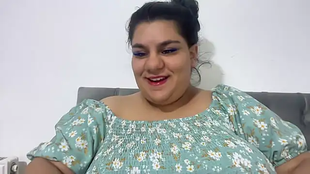 YourCurvyFantasy - Chatting and Flashing