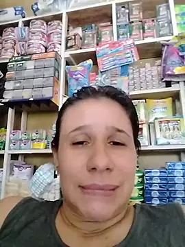 MIA-LARIOS - Flash tetas