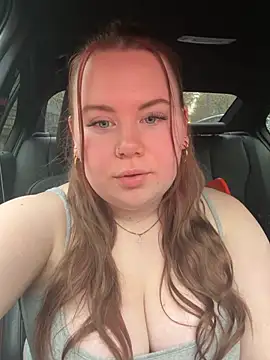 ItsLittleLola - Show My Pussy In Doggy