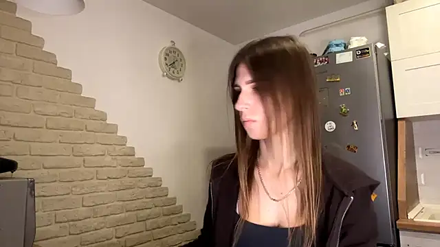 ZaraGuyette - touch shoulder