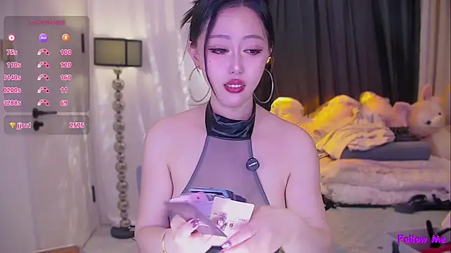 Lily0709 - 帮莉宝冲冲人气，全裸坐骑肉棒喷水3分钟