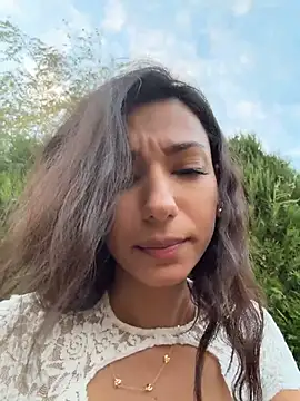 -_MiaQueen_- - Ask stranger "do you want massage"?