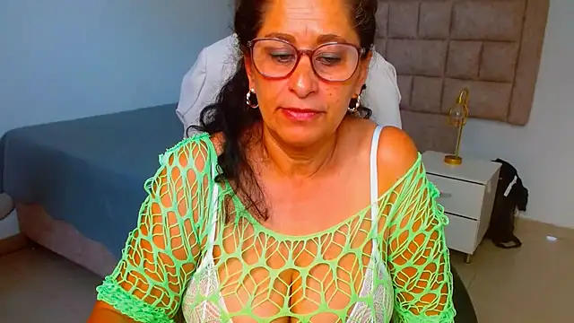 Juanitaaxooxx - show tittys or spank ass last tip decide