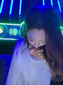 Yomi009 - Ktv姐妹面前小穴特写😳