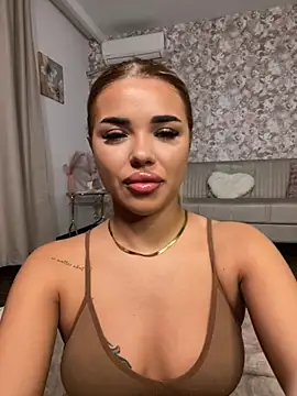 SofiBellini - I call my stepsis to slap my ass