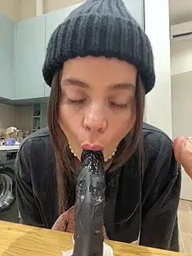 Kyivskyi_Tort - More vibration for pussy