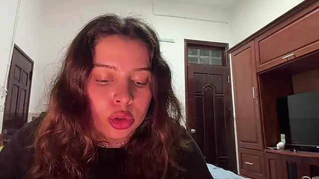 KayleneLoukanis - many sensual air kisses😘