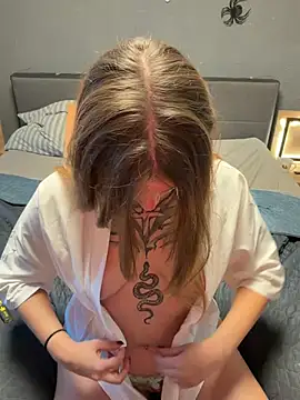 Nora-love - Nippel steif machen und drücken🤏🏻