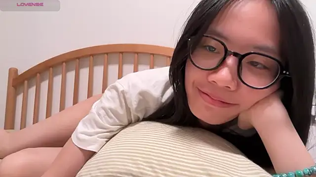 Nooneknowspoppy - rub tits