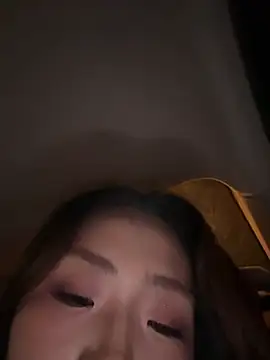 Yomi009 - Ktv姐妹面前小穴特写😳