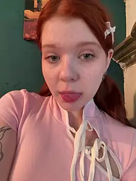 Freaky__Nikki - rub my tits under the top