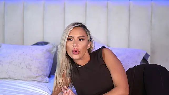 SelenaFrost - Clit worshipping at it's best 💦