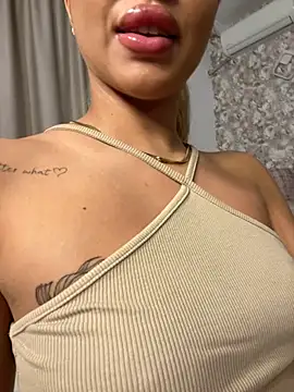 SofiBellini - I call my stepsis to slap my ass