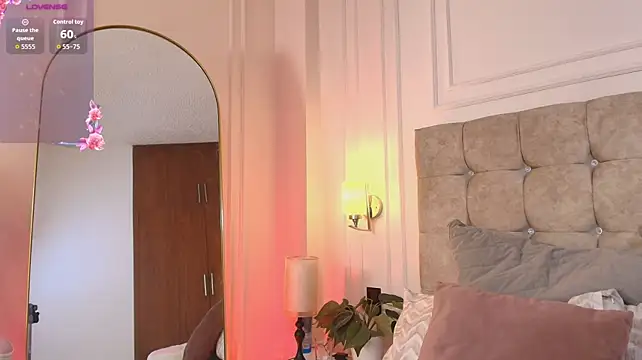 JasmineRoss_1 - naked flash: ass or boobs