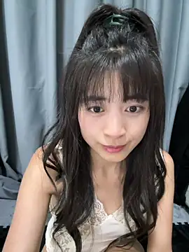 Yiyiya520 - 练习舔棒棒