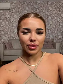 SofiBellini - I call my stepsis to slap my ass
