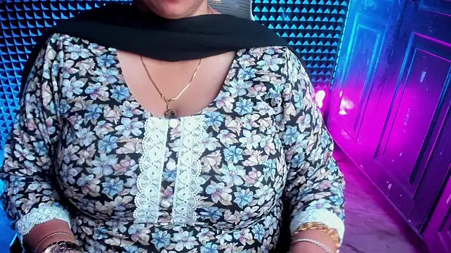 Bholi-Punjaban - aj sabki neend udha deni hai ..