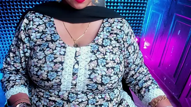 Bholi-Punjaban - aj sabki neend udha deni hai ..