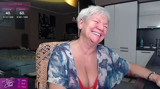 Roxana_brooks - oil on my naked boobs