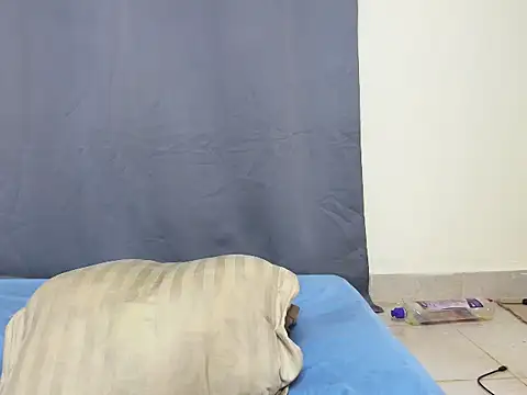 Bigass_slut- - Show asshole