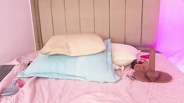 AshlyBloom1 - PLUG MY ASS