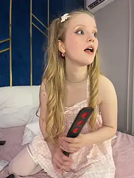 LilianHowards - sit secretly on dildo n ride