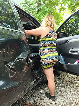 Hotandfierylatinos2023 - fucking a dildo against the car door