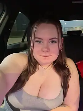 ItsLittleLola - Show My Pussy In Doggy