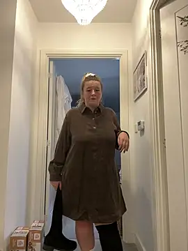 Poppyshaw_ - Oil show striptease 💕