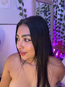 NatashaBrown12 - spread the pussy with your fingers