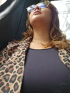 Amanita_25 - Clamps my tits ❤️