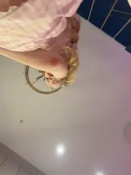 LilianHowards - sit secretly on dildo n ride